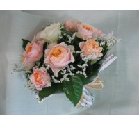 Букет в нежно прасковен цвят с 11 бр рози