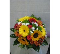 Цветен букет със слънчоглед, гербер, рози и алстромерия